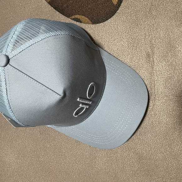 ALO Yoga Gray Cap - Picture 3 of 5